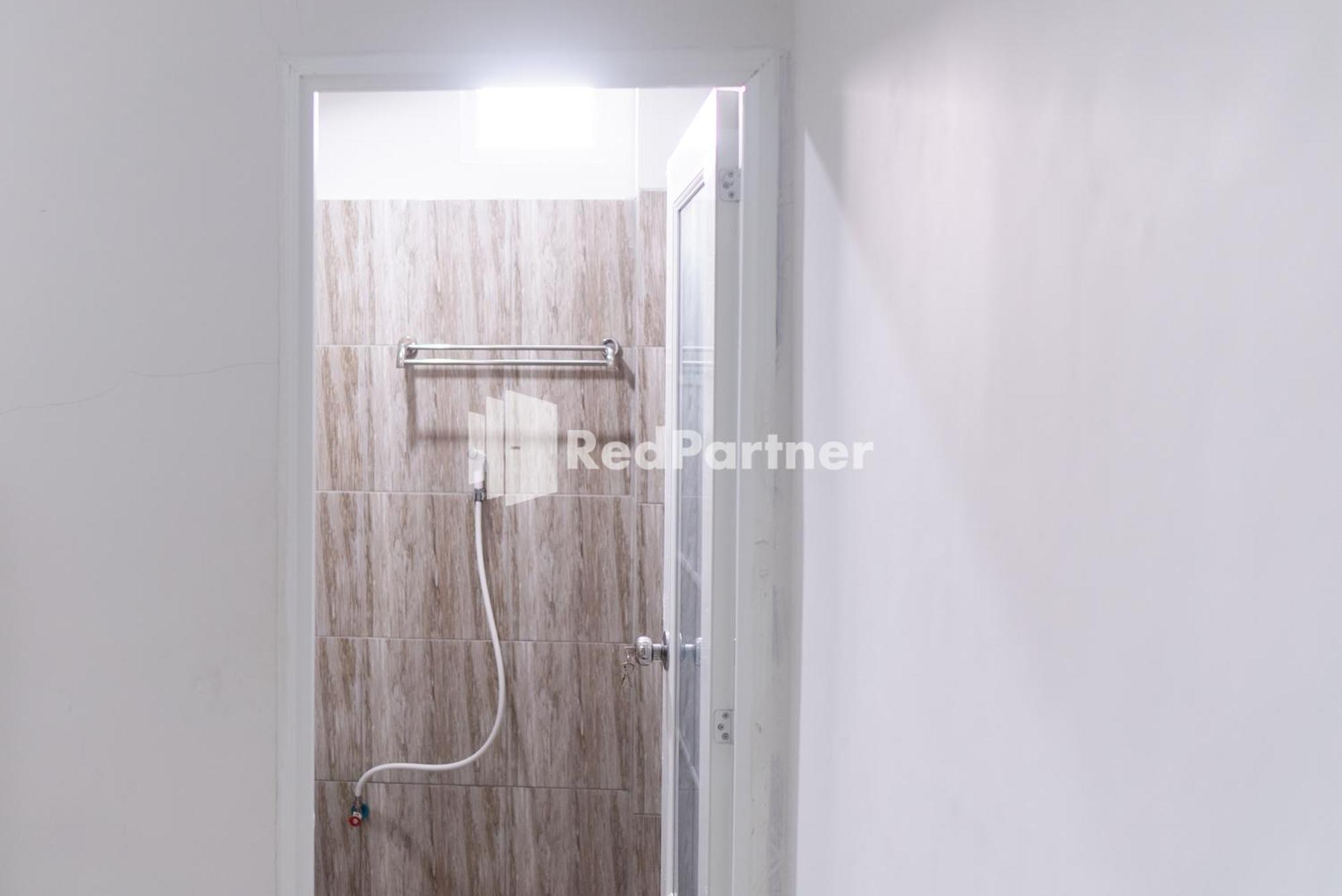 Wisma Narada 2 Lampung Mitra Reddoorz Bandar Lampung Habitación foto
